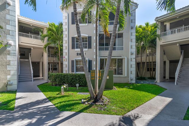 2871 N Oakland Forest Drive 210, Oakland Park, FL 33309
