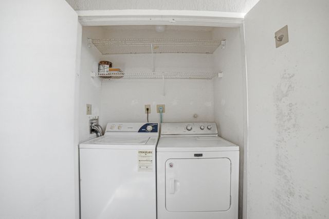 2871 N Oakland Forest Drive 210, Oakland Park, FL 33309
