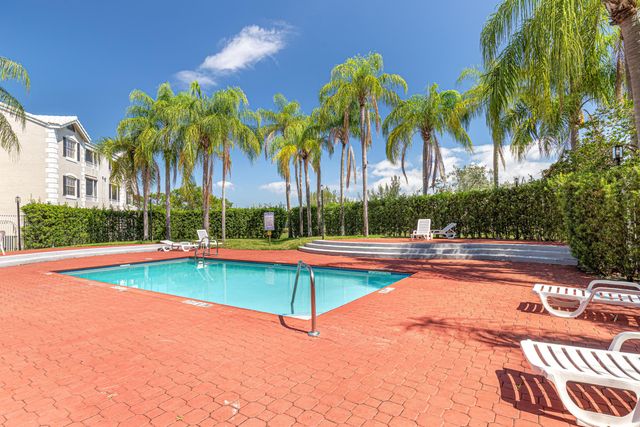 2871 N Oakland Forest Drive 210, Oakland Park, FL 33309
