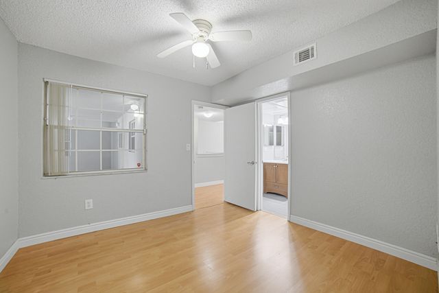2871 N Oakland Forest Drive 210, Oakland Park, FL 33309