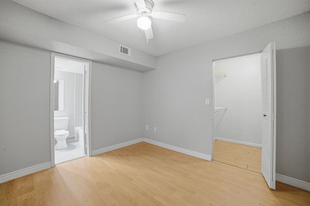 2871 N Oakland Forest Drive 210, Oakland Park, FL 33309