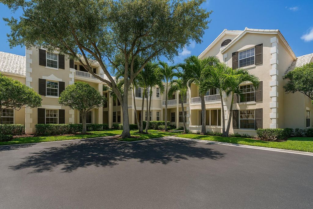 2871 N Oakland Forest Drive 210, Oakland Park, FL 33309