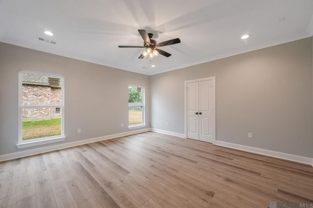 1728 N Linen Rd, Gonzales, LA 70737