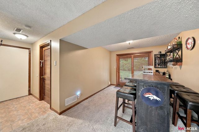 5612 Elk Circle, Lincoln, NE 68516