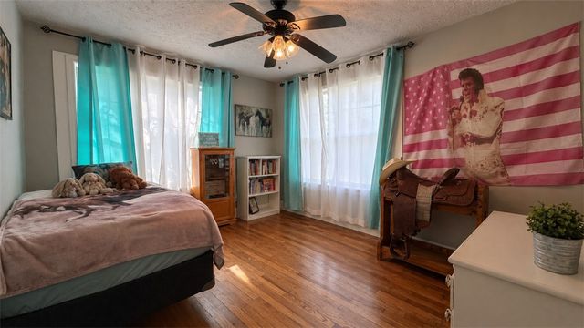 503 W Decherd St, Franklin, TX 77856