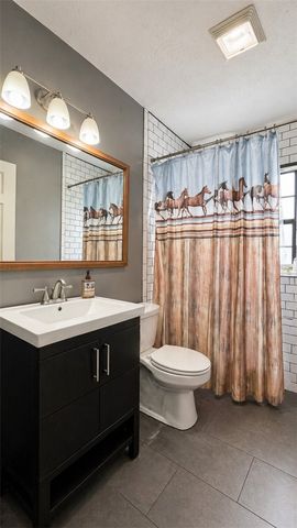 503 W Decherd St, Franklin, TX 77856