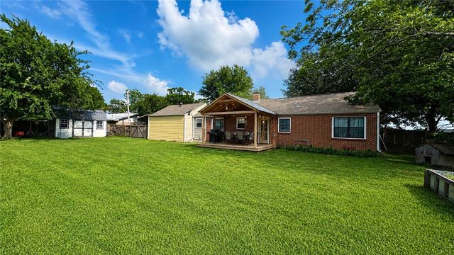 503 W Decherd St, Franklin, TX 77856