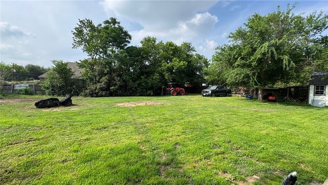 503 W Decherd St, Franklin, TX 77856