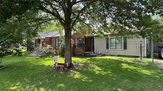503 W Decherd St, Franklin, TX 77856