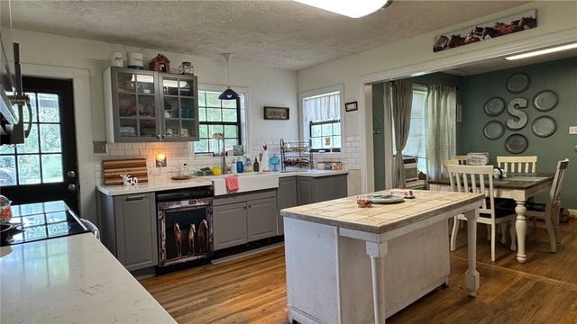 503 W Decherd St, Franklin, TX 77856