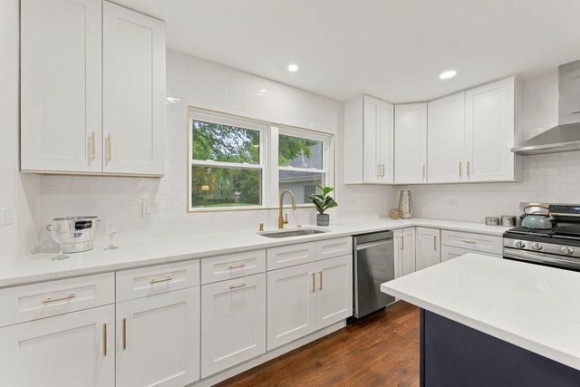 15W105 Harrison Street, Elmhurst, IL 60126