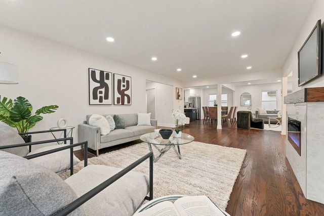 15W105 Harrison Street, Elmhurst, IL 60126