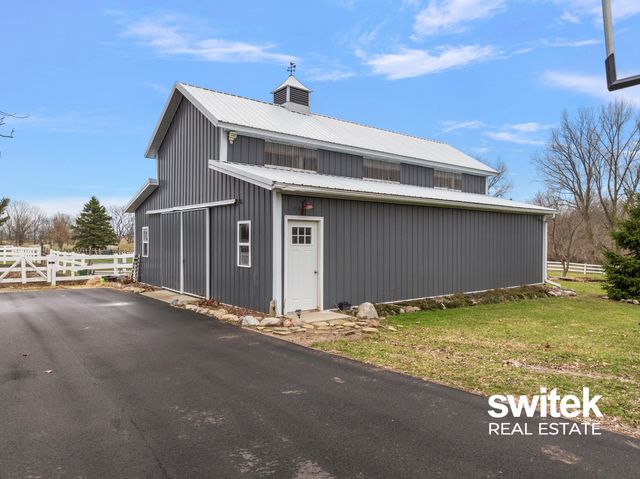 9750 Meadow Valley SE, Caledonia, MI 49316