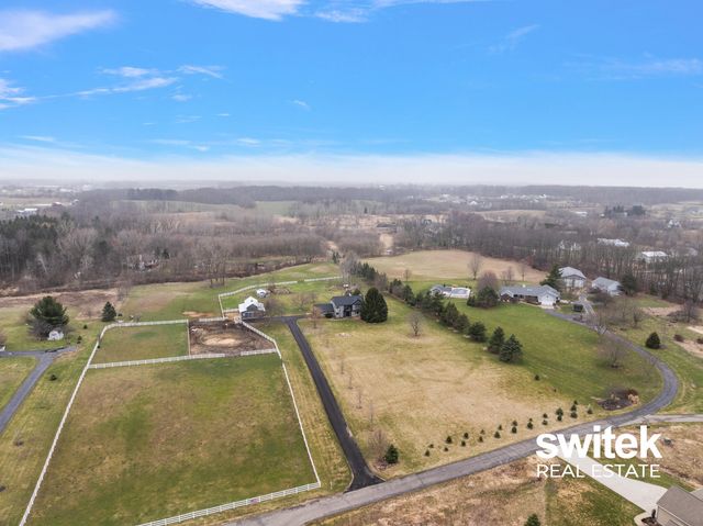 9750 Meadow Valley SE, Caledonia, MI 49316