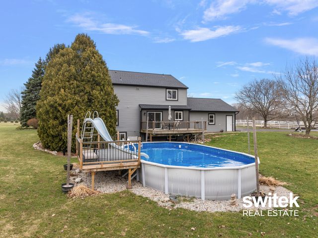 9750 Meadow Valley SE, Caledonia, MI 49316