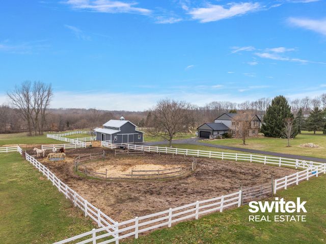 9750 Meadow Valley SE, Caledonia, MI 49316