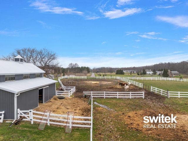 9750 Meadow Valley SE, Caledonia, MI 49316