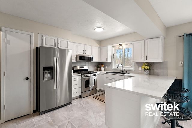 9750 Meadow Valley SE, Caledonia, MI 49316