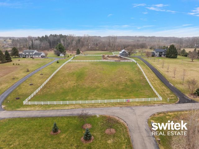 9750 Meadow Valley SE, Caledonia, MI 49316