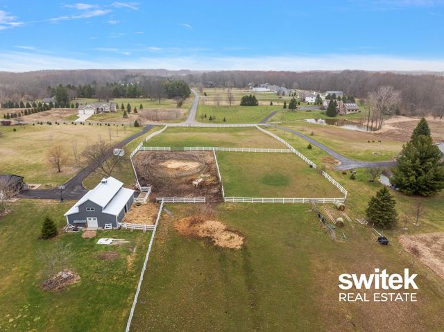 9750 Meadow Valley SE, Caledonia, MI 49316