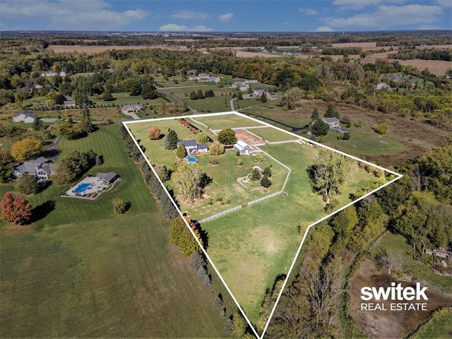 9750 Meadow Valley SE, Caledonia, MI 49316