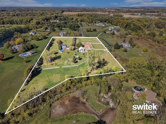 9750 Meadow Valley SE, Caledonia, MI 49316