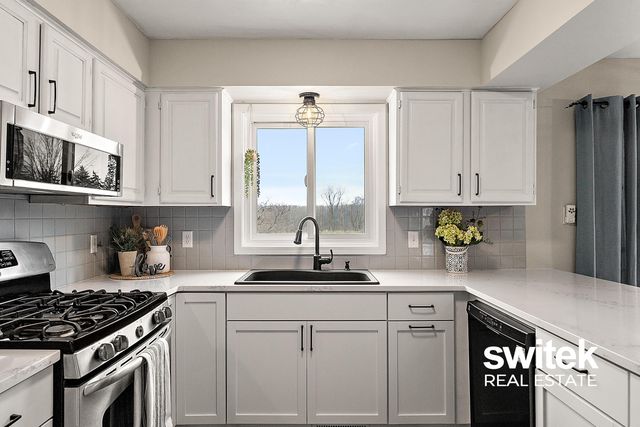 9750 Meadow Valley SE, Caledonia, MI 49316