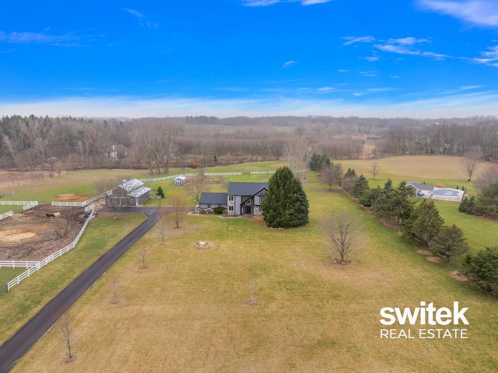 9750 Meadow Valley SE, Caledonia, MI 49316