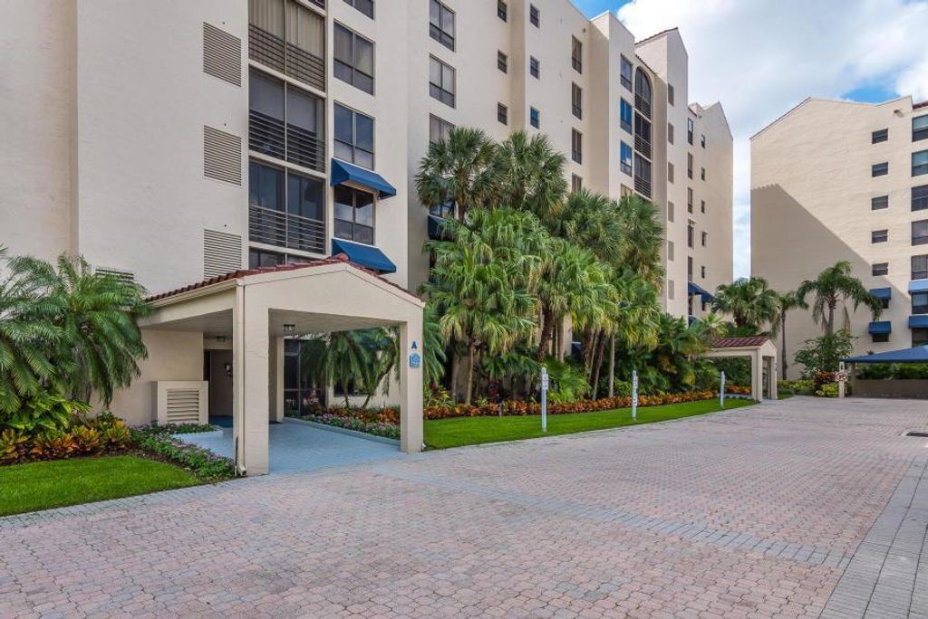 7568 Regency Lake Drive 502, Boca Raton, FL 33433