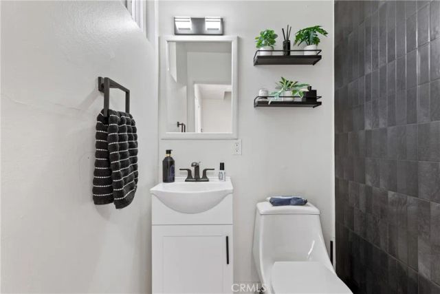 4427 Camero Avenue 4, Los Angeles, CA 90027