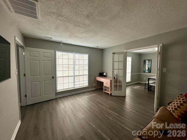 9501 Pondside Lane, Charlotte, NC 28213