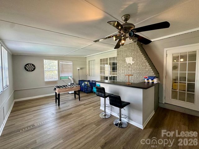 9501 Pondside Lane, Charlotte, NC 28213
