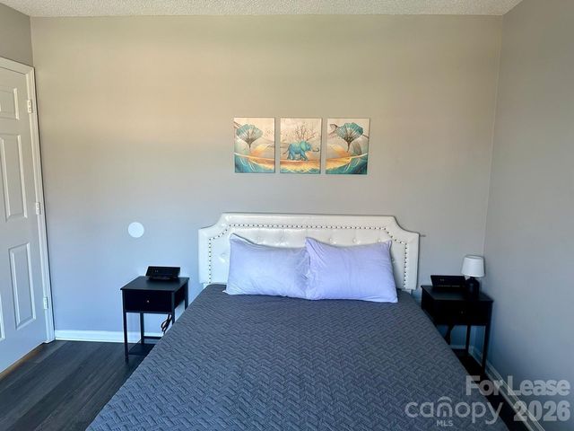 9501 Pondside Lane, Charlotte, NC 28213