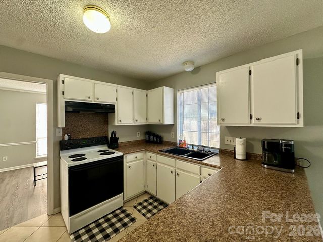 9501 Pondside Lane, Charlotte, NC 28213