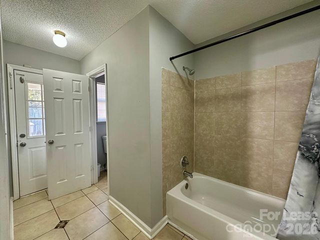 9501 Pondside Lane, Charlotte, NC 28213