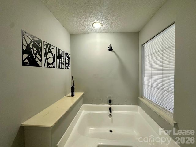 9501 Pondside Lane, Charlotte, NC 28213