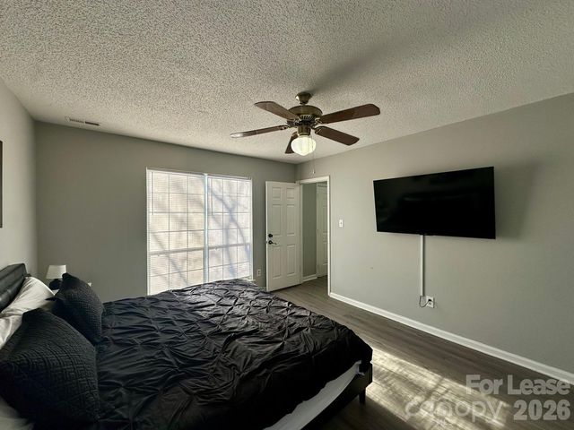 9501 Pondside Lane, Charlotte, NC 28213