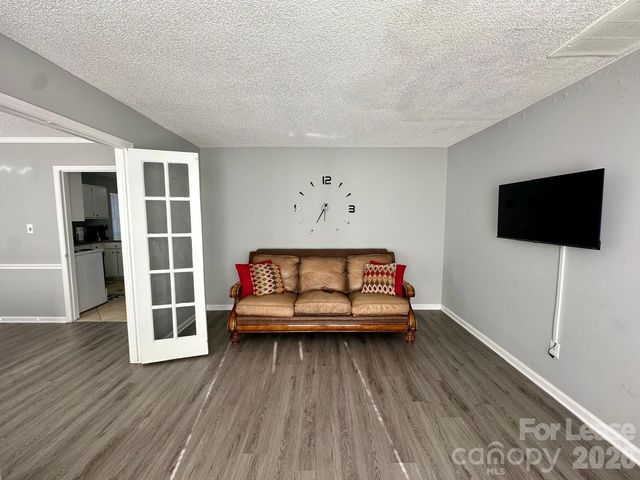9501 Pondside Lane, Charlotte, NC 28213