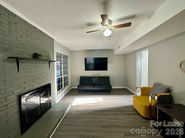 9501 Pondside Lane, Charlotte, NC 28213