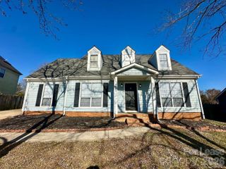 9501 Pondside Lane, Charlotte, NC 28213