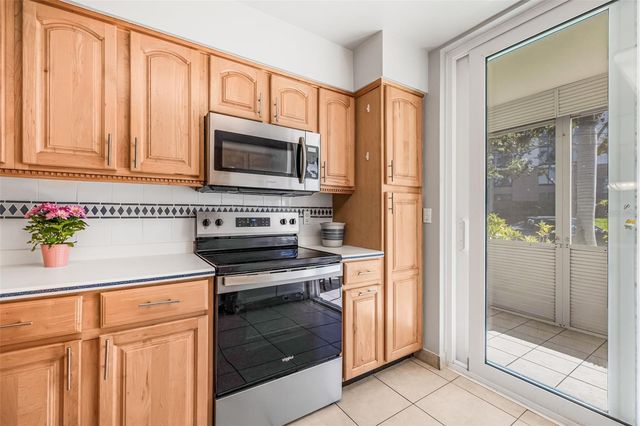 615 10TH AVENUE NE 1, St Petersburg, FL 33701