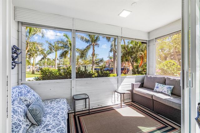 615 10TH AVENUE NE 1, St Petersburg, FL 33701