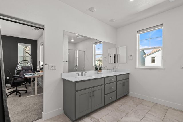 3394 Discovery Dr, Folsom, CA 95630