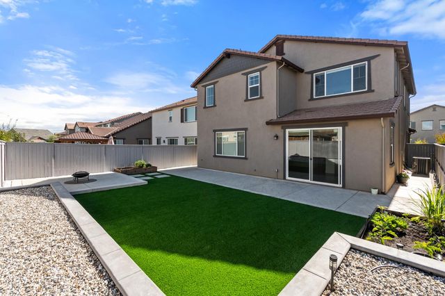 3394 Discovery Dr, Folsom, CA 95630