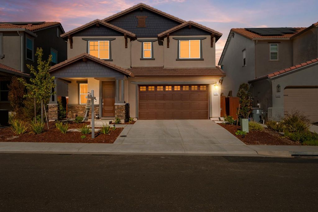 3394 Discovery Dr, Folsom, CA 95630
