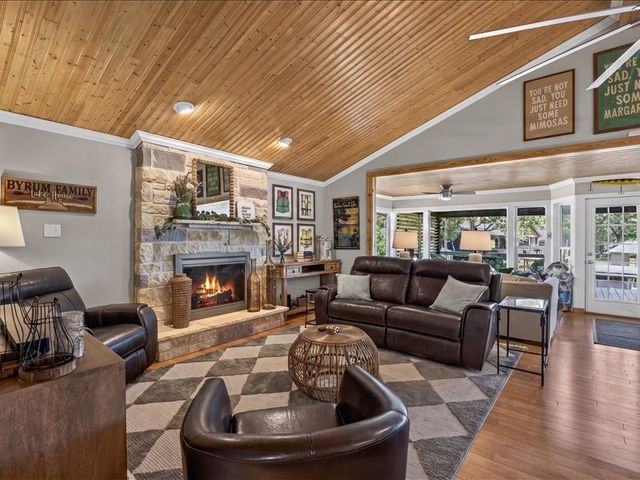 1805 Oak Shore Drive, Tool, TX 75143
