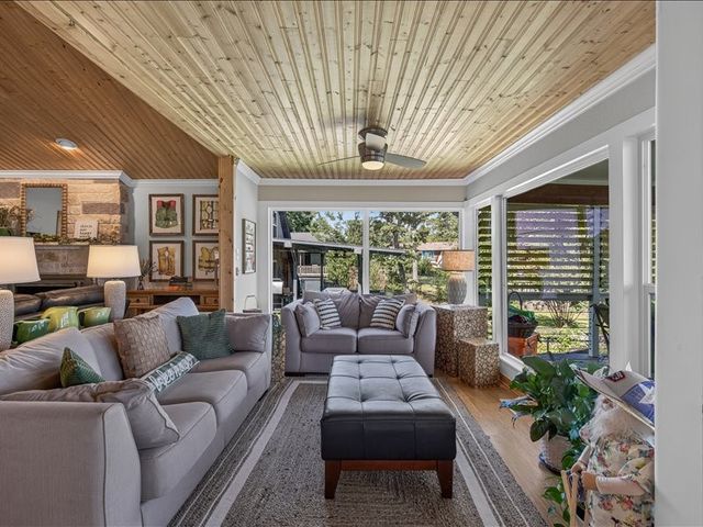 1805 Oak Shore Drive, Tool, TX 75143