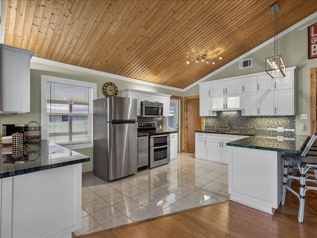 1805 Oak Shore Drive, Tool, TX 75143