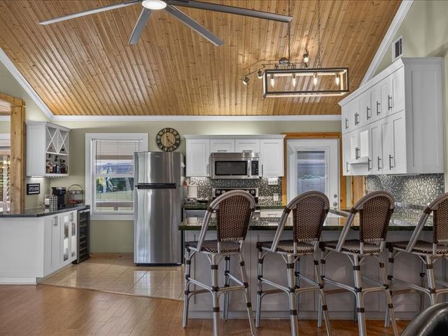 1805 Oak Shore Drive, Tool, TX 75143