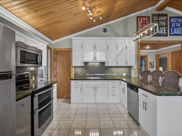 1805 Oak Shore Drive, Tool, TX 75143